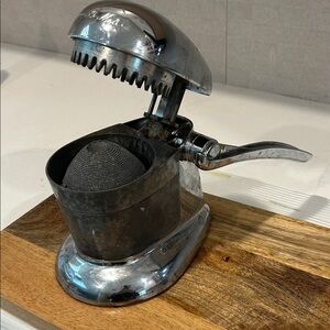 Retro Chrome Manual Citrus Juicer - Silver Juice-o-Matic